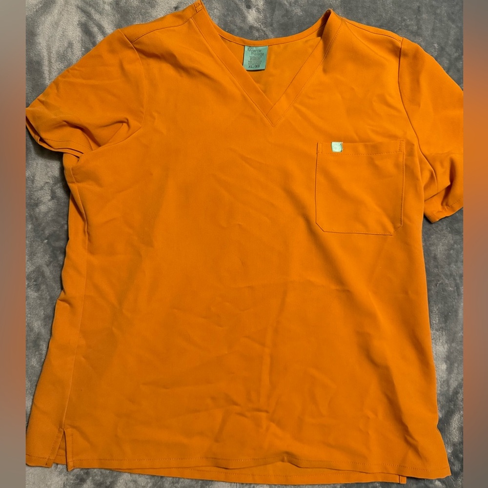 Garde Malade Orange Scrub Top